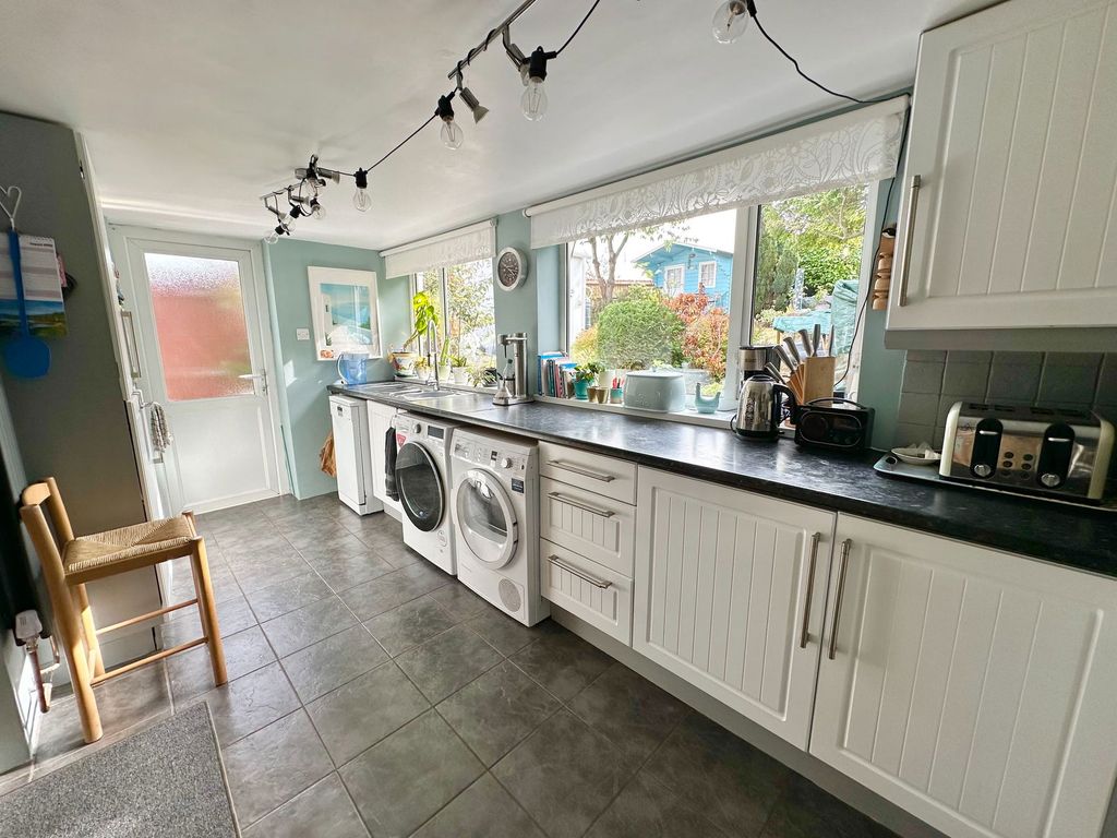 Property photo 2 of 21