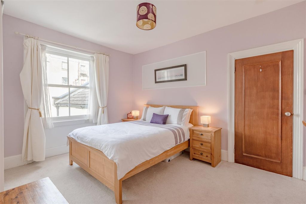 Property photo 3 of 10 Bedroom