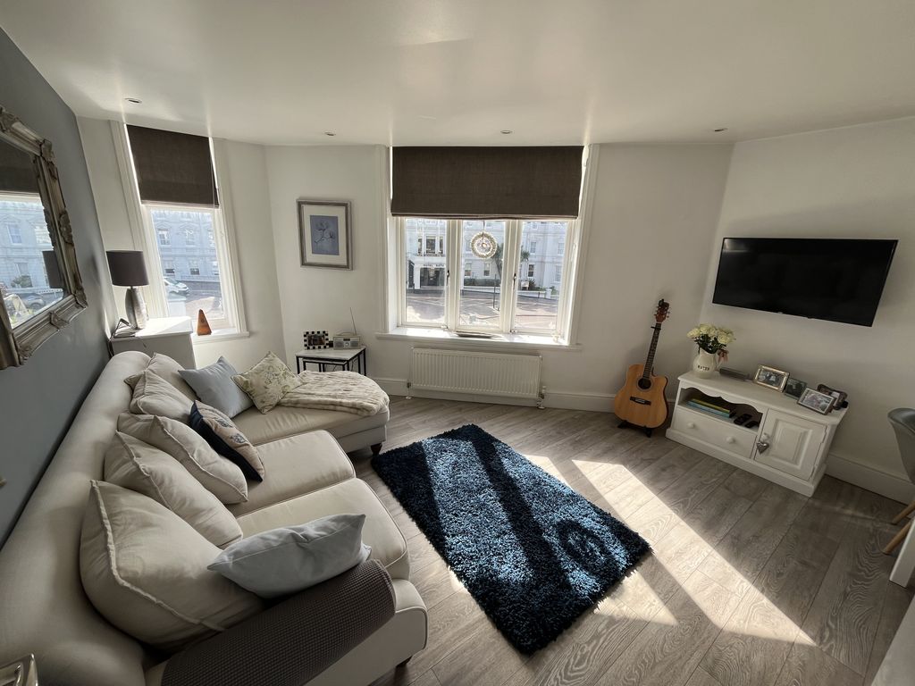 Property photo 1 of 8 Living Room