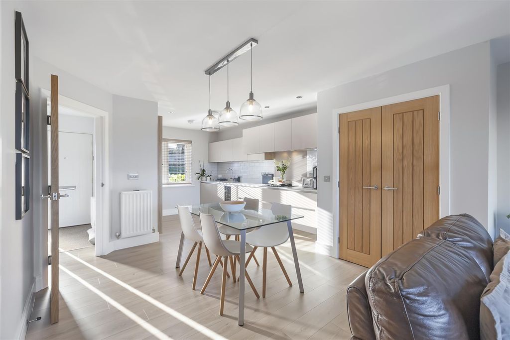 Property photo 3 of 34 Dining Kitchen