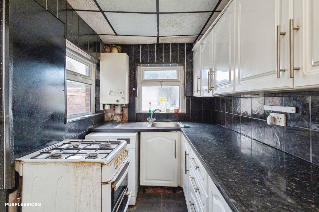 Property photo 3 of 22 Kitchen