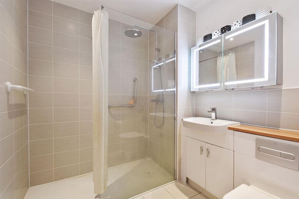 Property photo 3 of 10 10-2104Gcmcs - 2 Rosen House - Shower - Original (