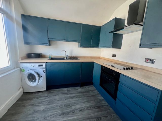 Property photo 2 of 14 Kitchen