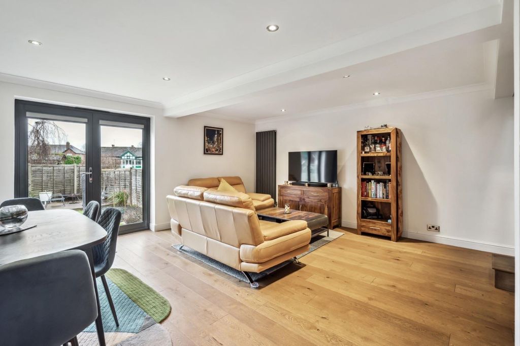 Property photo 3 of 20 Lounge/Diner