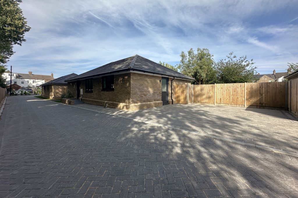 Property photo 1 of 13 Photo 3