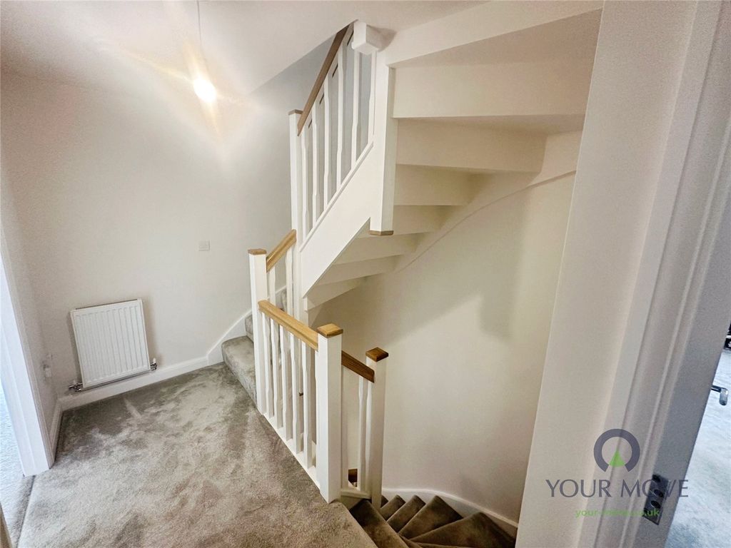 Property photo 2 of 18 First Floor Landinig