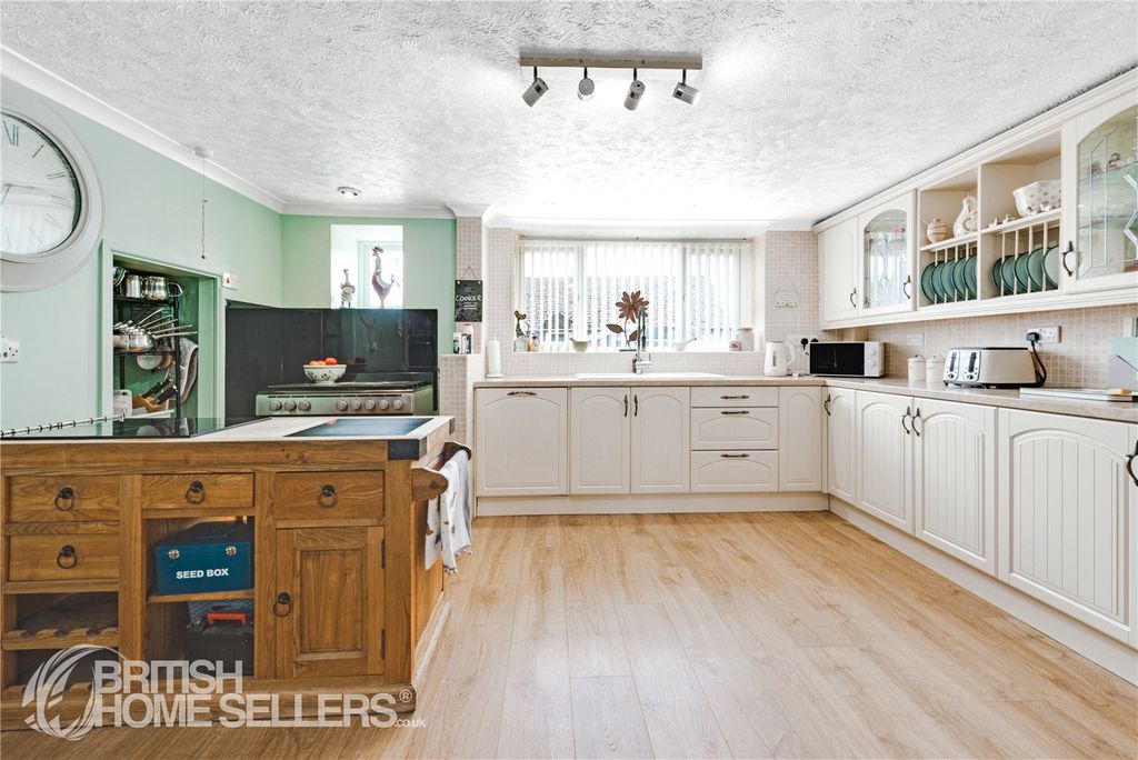 Property photo 2 of 29 Picture No. 13