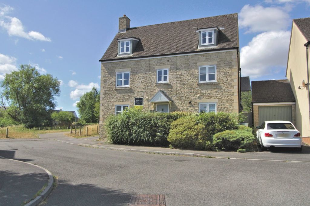 Property photo 2 of 28