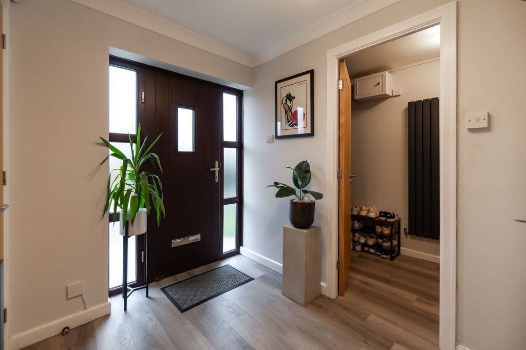 Property photo 3 of 31