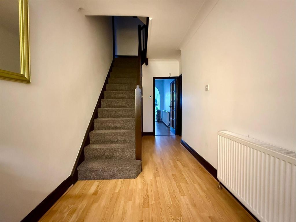 Property photo 3 of 13 Winch 2.Jpg