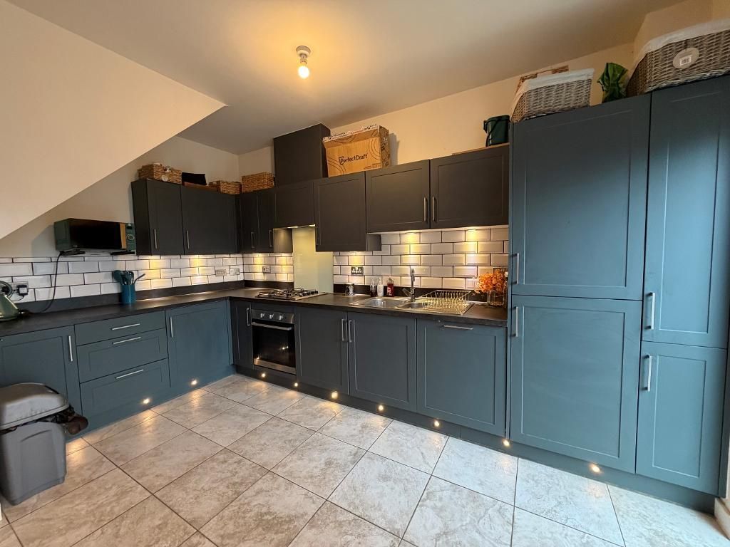 Property photo 1 of 17 Kitchen