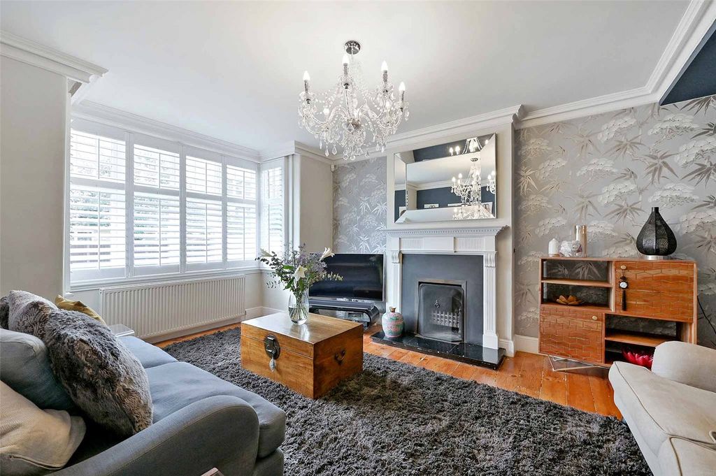 Property photo 3 of 19 Sitting Room