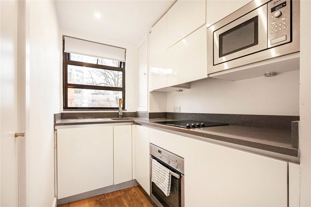 Property photo 3 of 23 Kitchen