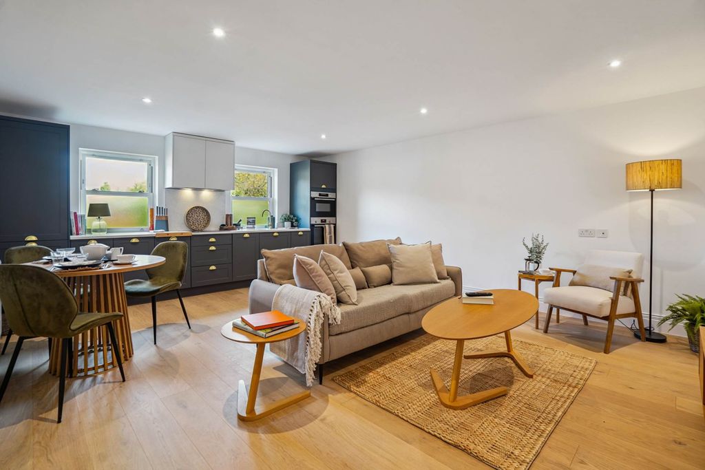 Property photo 3 of 25