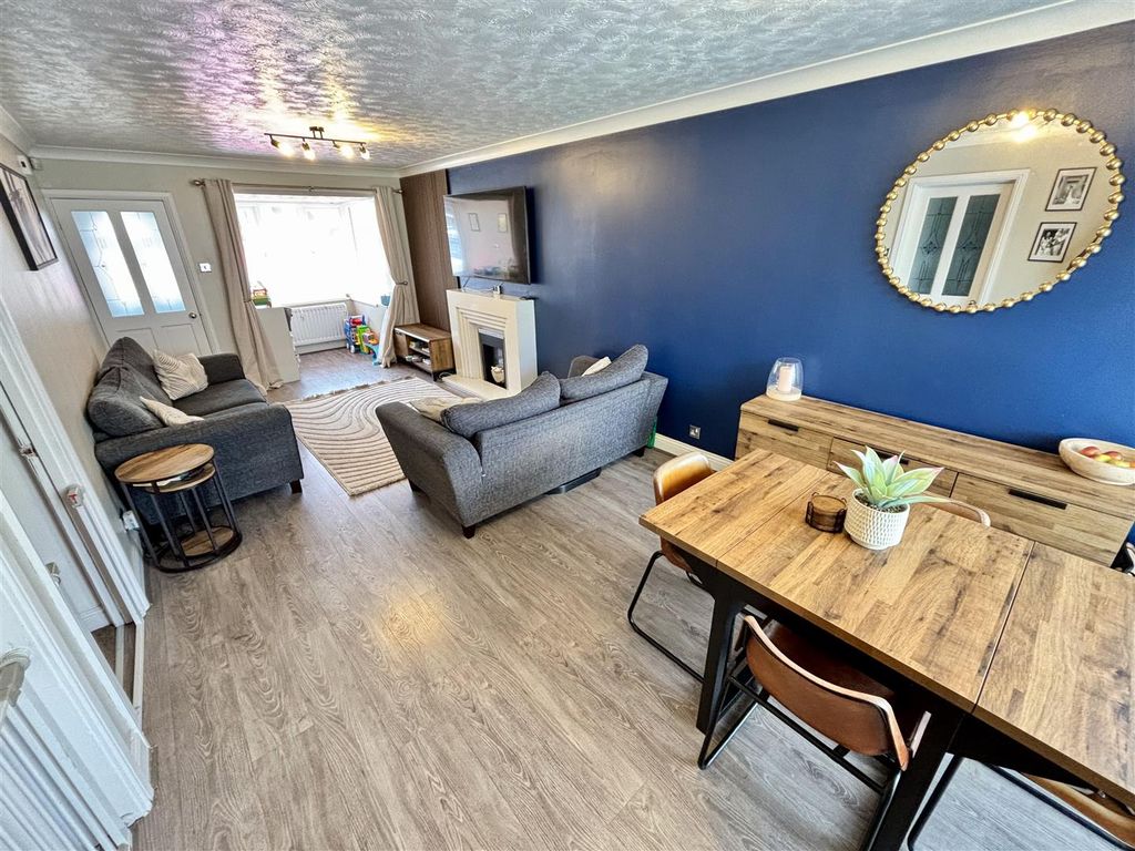 Property photo 3 of 15 Open Plan Living And Dining Room