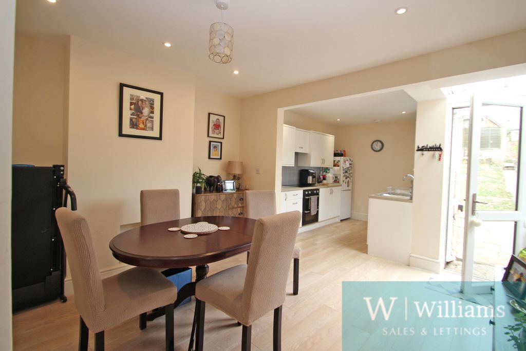 Property photo 2 of 10 Kitchen / Diner
