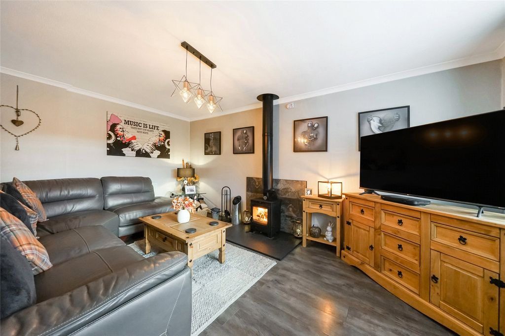 Property photo 3 of 22 Lounge