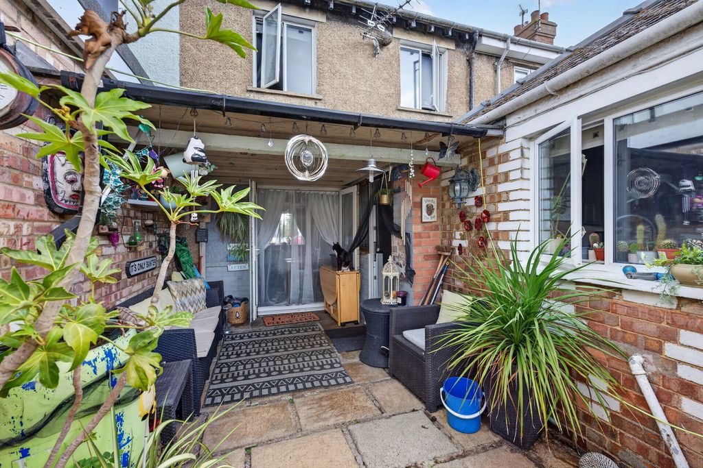 Property photo 2 of 38