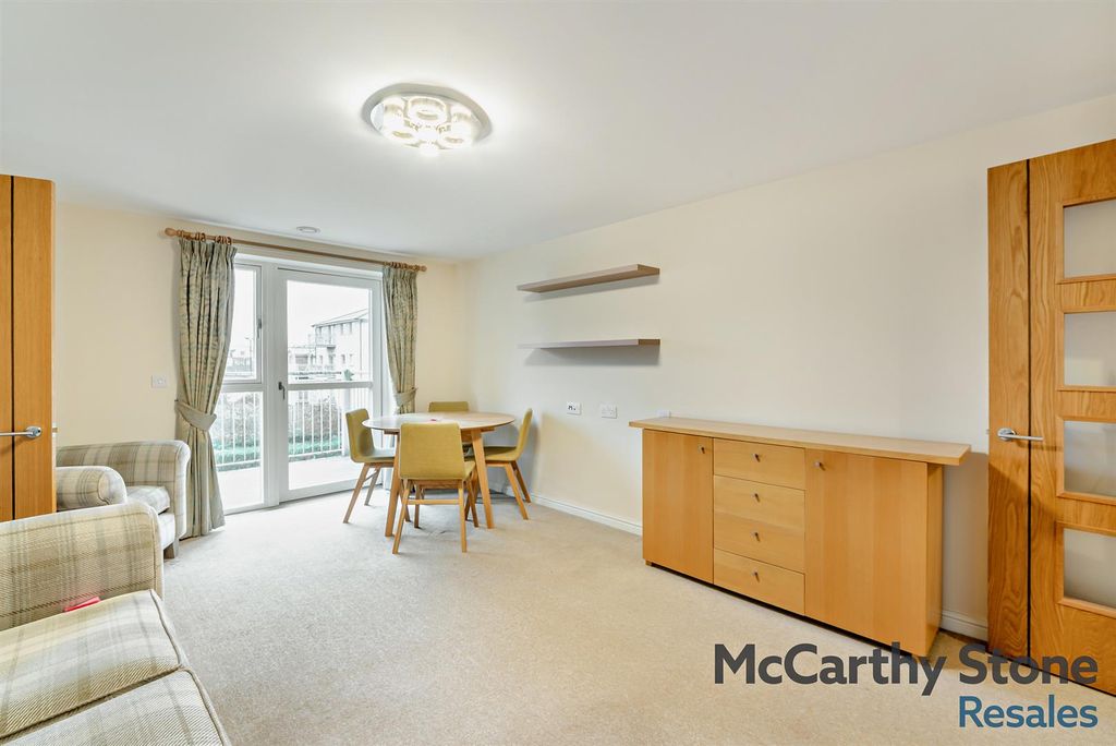 Property photo 3 of 24 8673960-Interior09-800.Jpg