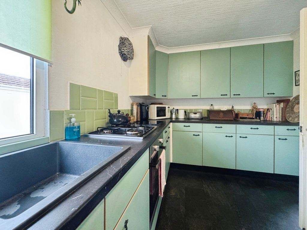 Property photo 3 of 16 Kitchen