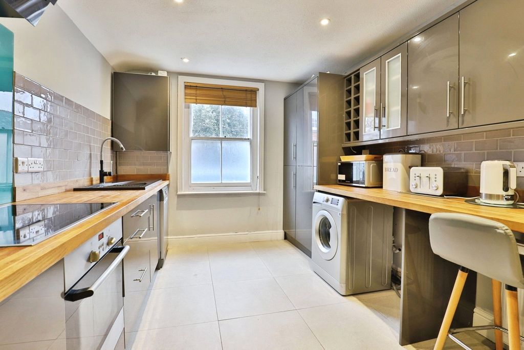 Property photo 3 of 14 Kitchen