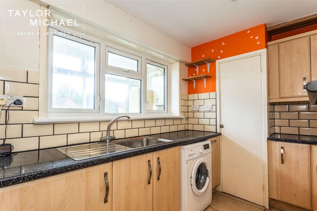 Property photo 2 of 21 Kitchen