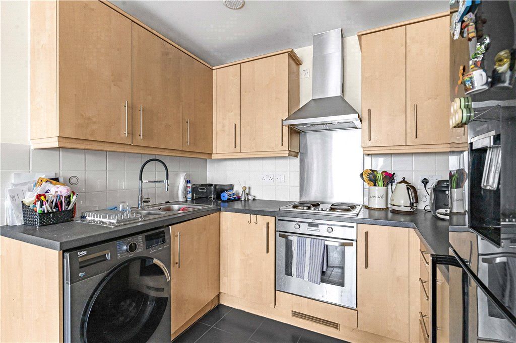 Property photo 3 of 18 Kitchen
