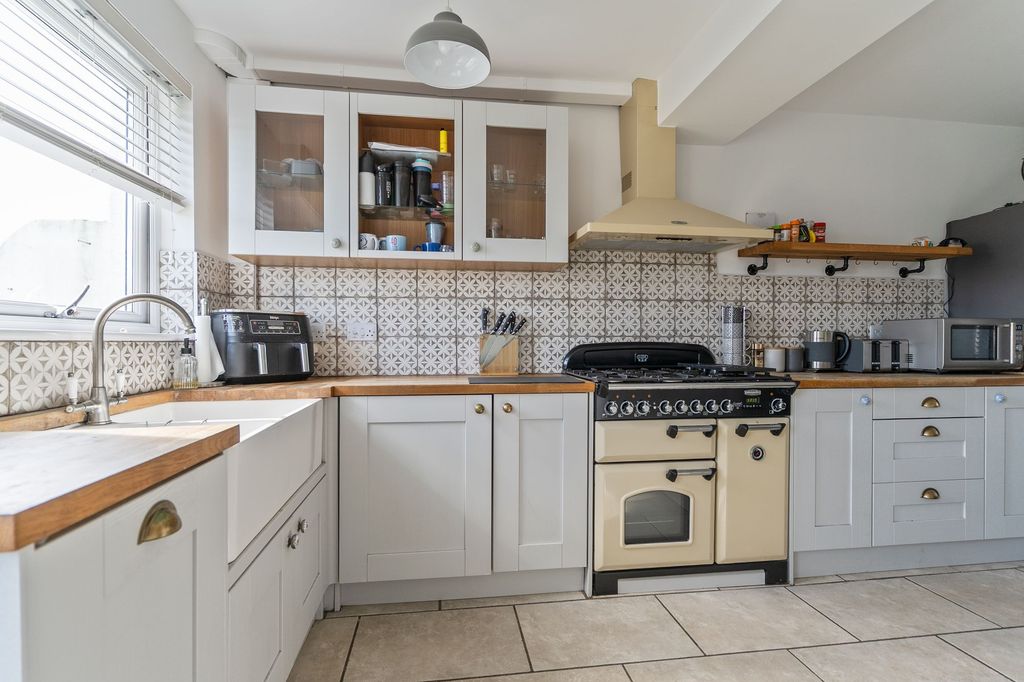 Property photo 2 of 26