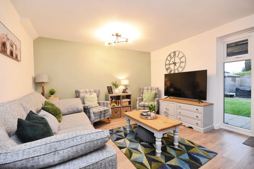 Property photo 3 of 19 Lounge