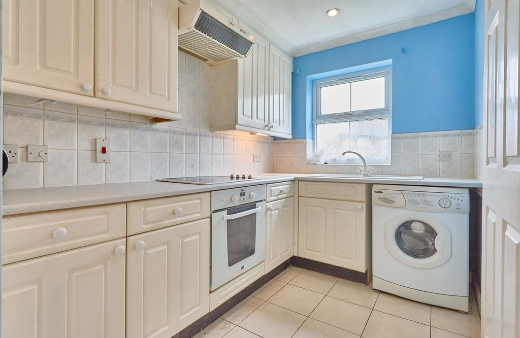Property photo 2 of 10 Kitchen