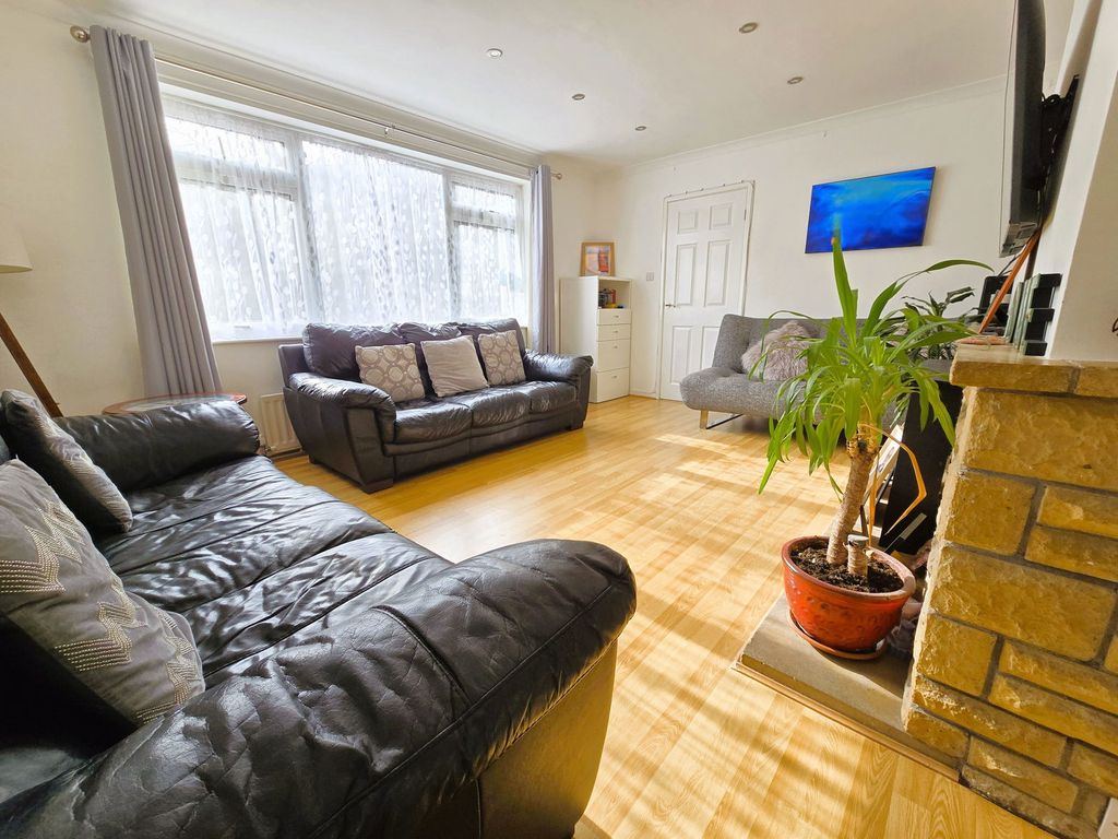 Property photo 3 of 23
