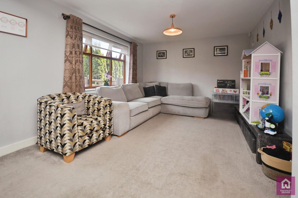 Property photo 2 of 19 Lounge