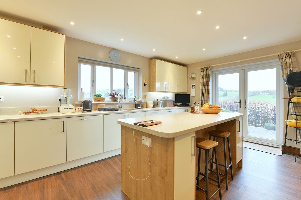 Property photo 3 of 39 Kitchen