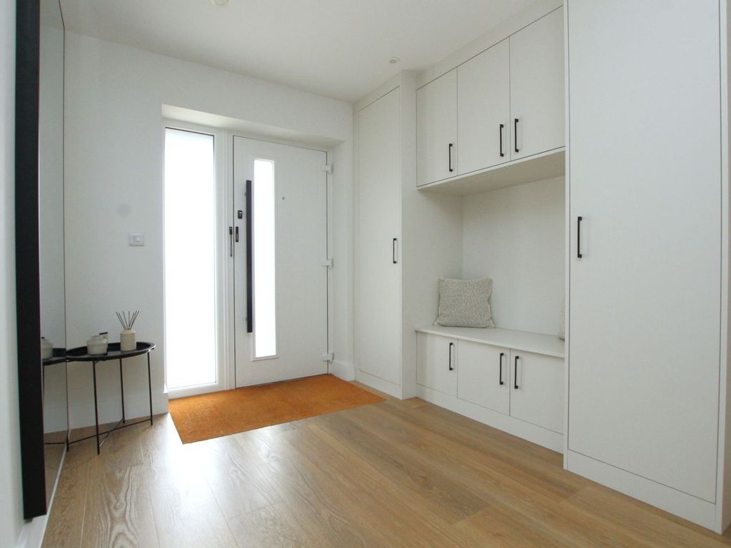 Property photo 3 of 40