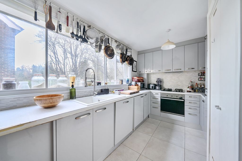 Property photo 2 of 19 Kitchen