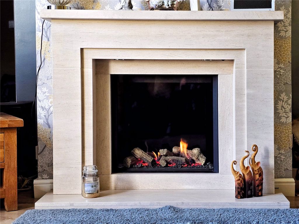 Property photo 3 of 23 Contemporary Fire