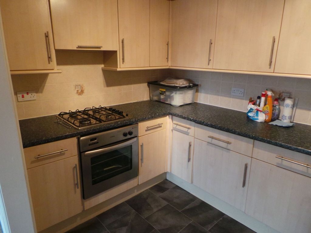 Property photo 3 of 7 Kitchen