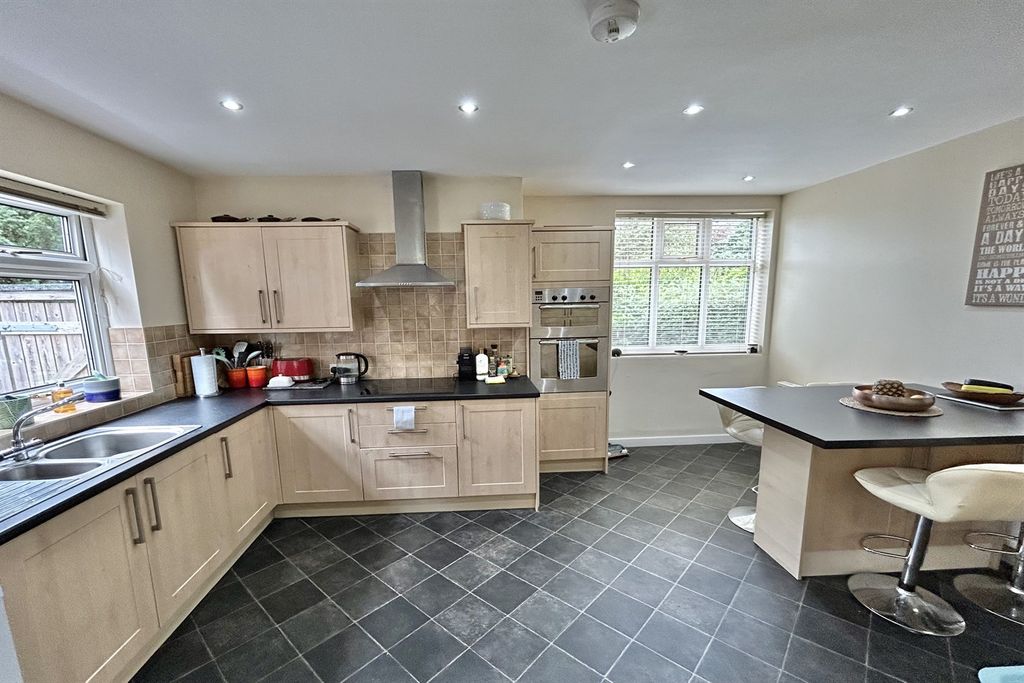 Property photo 3 of 23 Kitchen
