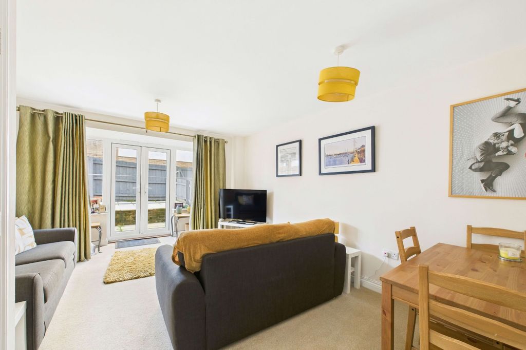 Property photo 2 of 20