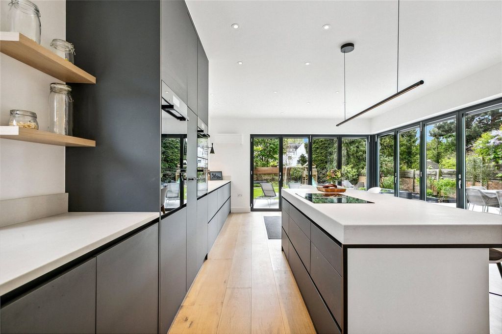 Property photo 3 of 23 Kitchen