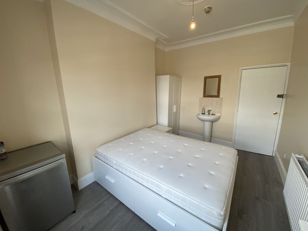 Property photo 2 of 4 Room
