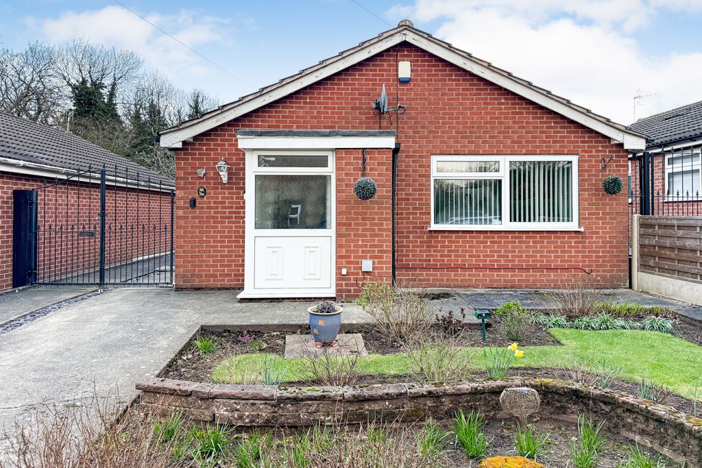 Property photo 1 of 2 2B Chilton Drive, Watnall, Nottingham, Ng16 1Hl