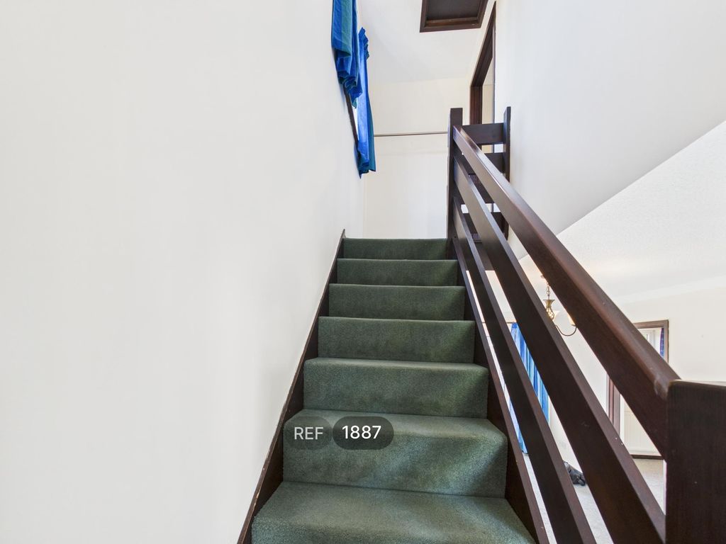 Property photo 2 of 13 Hallway