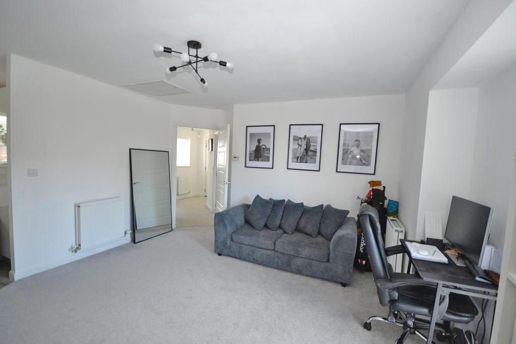 Property photo 3 of 10 Living Room