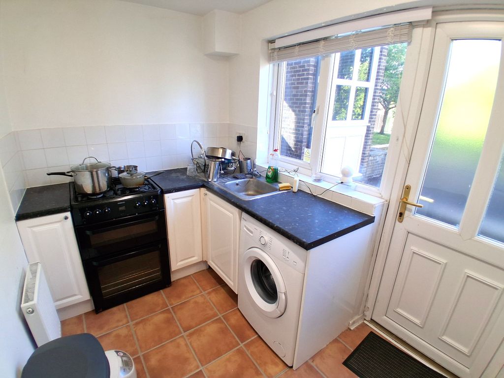 Property photo 3 of 6 Kitchen