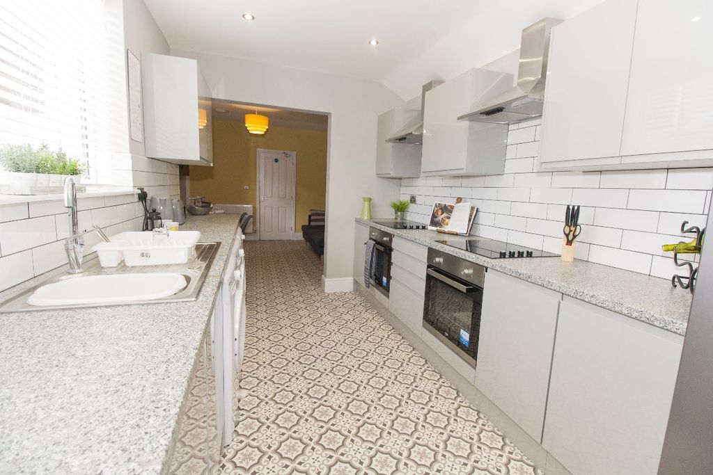 Property photo 3 of 5