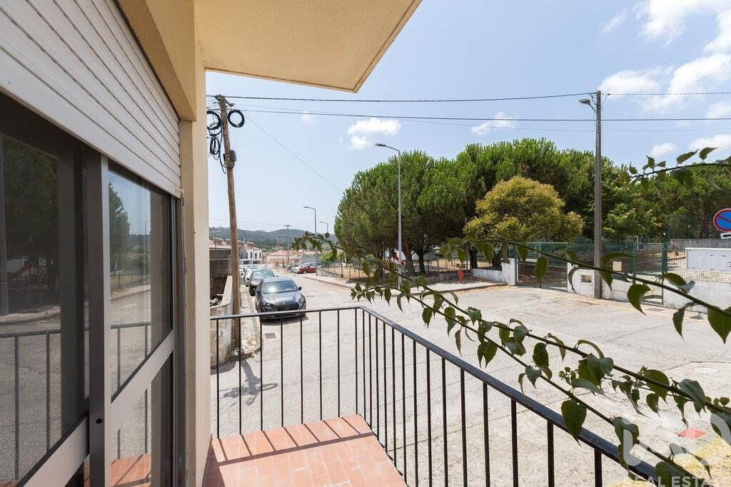 Property photo 2 of 40