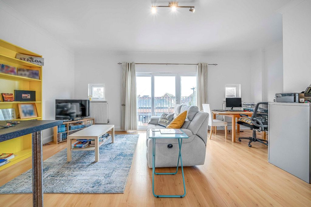 Property photo 3 of 9 Picture No. 24