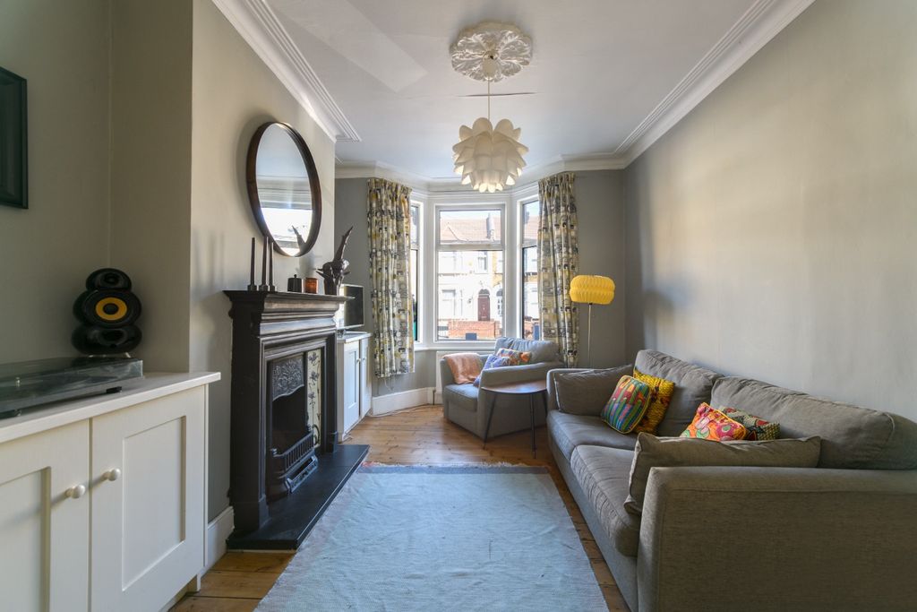 Property photo 2 of 25 1251091