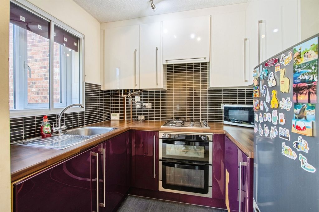 Property photo 3 of 12